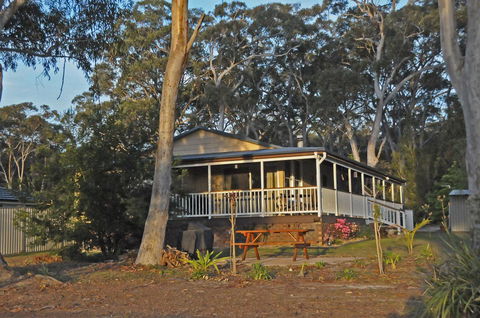 Bush & Bay Cottage - QLD Tourism 1