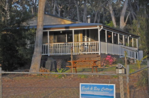 Bush & Bay Cottage - QLD Tourism 6