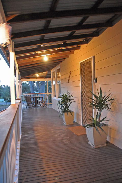 Bush & Bay Cottage - QLD Tourism 19