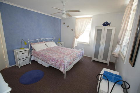 Bush & Bay Cottage - QLD Tourism 8