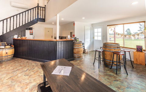 Madigan Wine Country Cottages - Queensland Tourism 25
