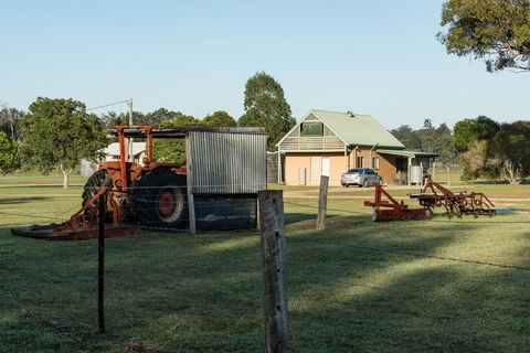 Madigan Wine Country Cottages - Queensland Tourism 28