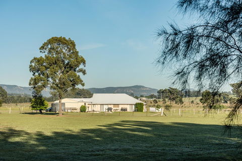 Madigan Wine Country Cottages - Queensland Tourism 31
