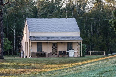 Madigan Wine Country Cottages - Queensland Tourism 37