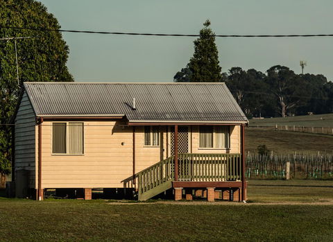 Madigan Wine Country Cottages - Queensland Tourism 34