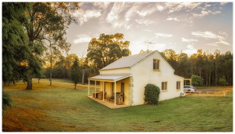 Madigan Wine Country Cottages - Queensland Tourism 36