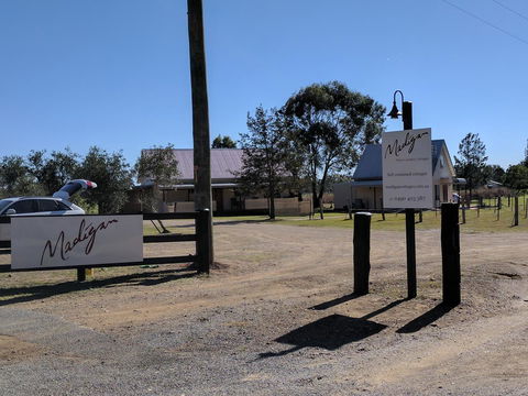 Madigan Wine Country Cottages - Queensland Tourism 3
