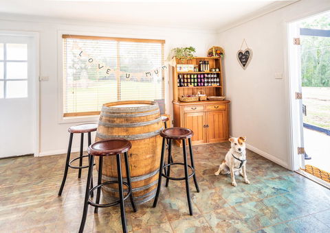 Madigan Wine Country Cottages - Queensland Tourism 23