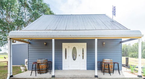 Madigan Wine Country Cottages - Queensland Tourism 20