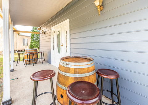 Madigan Wine Country Cottages - Queensland Tourism 21