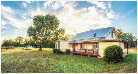 Madigan Wine Country Cottages - Queensland Tourism 1
