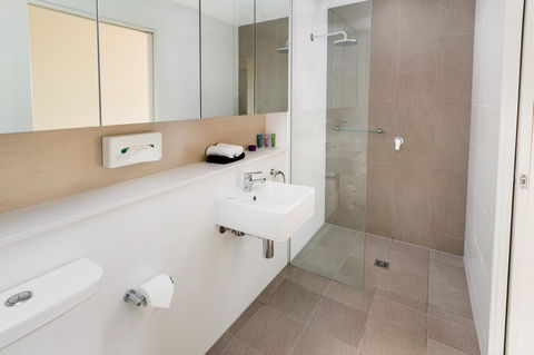 Hamilton Executive Apartments - QLD Tourism 38