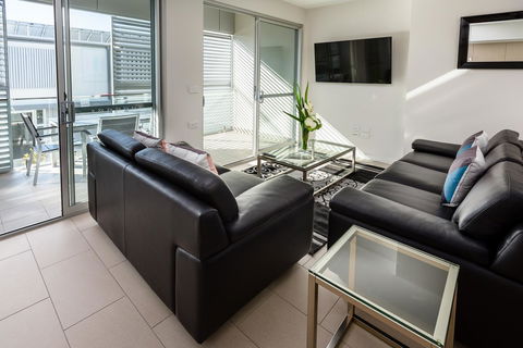 Hamilton Executive Apartments - QLD Tourism 21