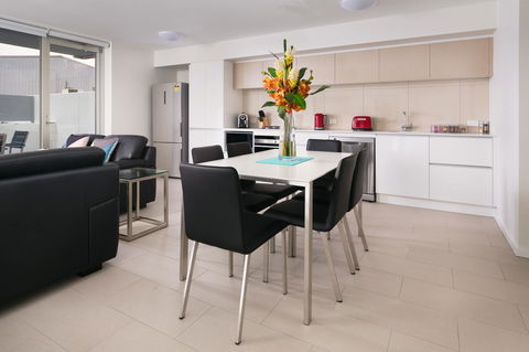 Hamilton Executive Apartments - QLD Tourism 6