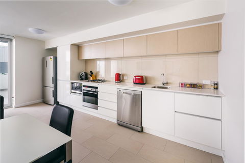 Hamilton Executive Apartments - QLD Tourism 24