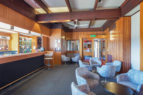 Black Dolphin Resort Motel & Apartments - QLD Tourism 39