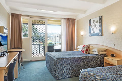 Black Dolphin Resort Motel & Apartments - QLD Tourism 13