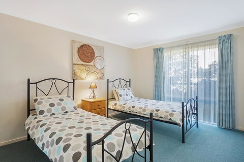 Black Dolphin Resort Motel & Apartments - QLD Tourism 2