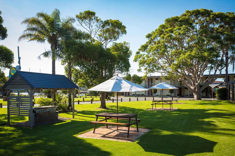 Black Dolphin Resort Motel & Apartments - QLD Tourism 22