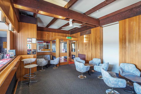 Black Dolphin Resort Motel & Apartments - QLD Tourism 35