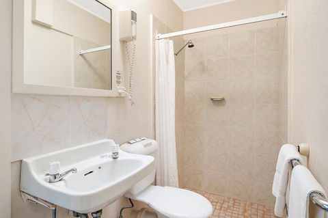 Black Dolphin Resort Motel & Apartments - QLD Tourism 17