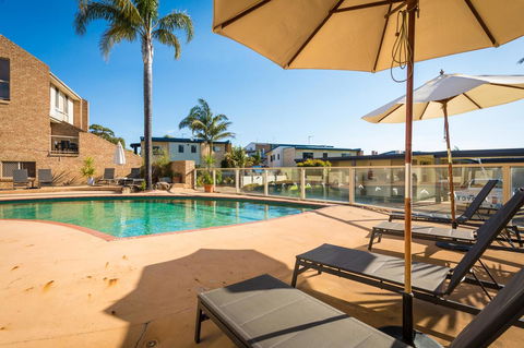 Black Dolphin Resort Motel & Apartments - QLD Tourism 23