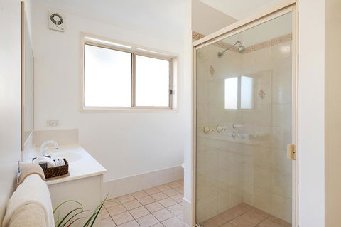 Black Dolphin Resort Motel & Apartments - QLD Tourism 3