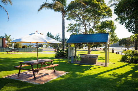 Black Dolphin Resort Motel & Apartments - QLD Tourism 28