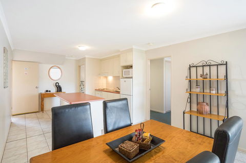 Black Dolphin Resort Motel & Apartments - QLD Tourism 4