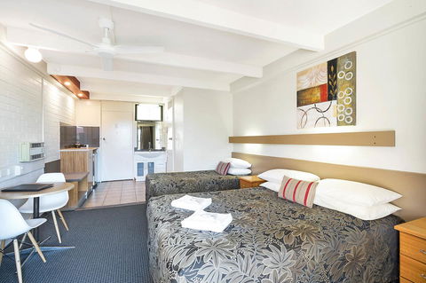 Black Dolphin Resort Motel & Apartments - QLD Tourism 21