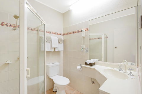 Black Dolphin Resort Motel & Apartments - QLD Tourism 11