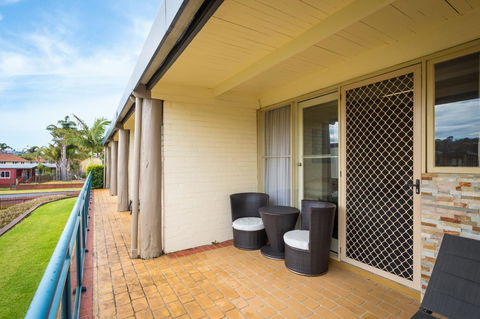 Black Dolphin Resort Motel & Apartments - QLD Tourism 8