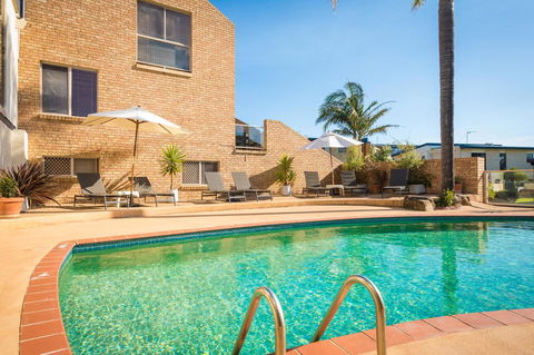 Black Dolphin Resort Motel & Apartments - QLD Tourism 20