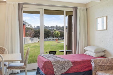 Black Dolphin Resort Motel & Apartments - QLD Tourism 15