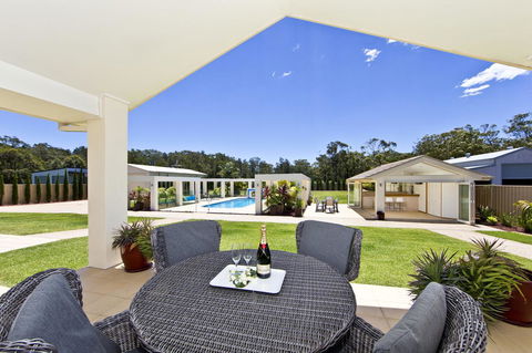 One Mile Mansion - Private Coastal Retreat FREE FAMILY ADVENTURE PASS - Queensland Tourism 1