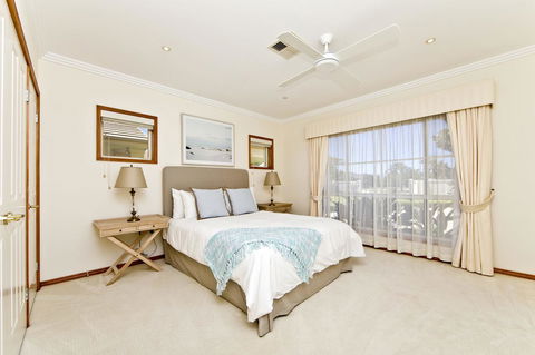 One Mile Mansion - Private Coastal Retreat FREE FAMILY ADVENTURE PASS - Queensland Tourism 15