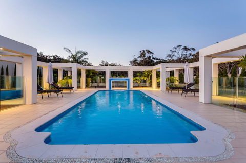 One Mile Mansion - Private Coastal Retreat FREE FAMILY ADVENTURE PASS - Queensland Tourism 0