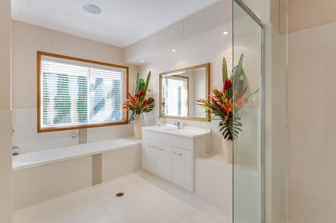 One Mile Mansion - Private Coastal Retreat FREE FAMILY ADVENTURE PASS - Queensland Tourism 9