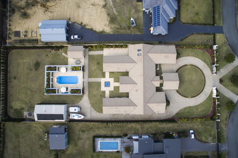 One Mile Mansion - Private Coastal Retreat FREE FAMILY ADVENTURE PASS - Queensland Tourism 21