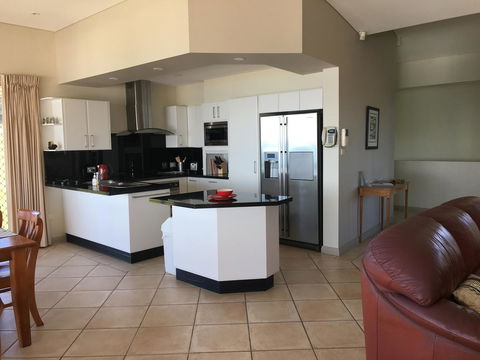 OceanScape Luxury Beachfront Villas - Queensland Tourism 16