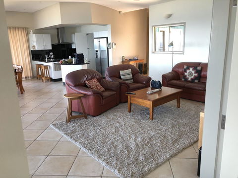 OceanScape Luxury Beachfront Villas - Queensland Tourism 8