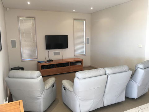 OceanScape Luxury Beachfront Villas - Queensland Tourism 1
