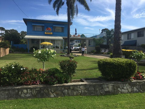 Kon Tiki Apartments - QLD Tourism 1