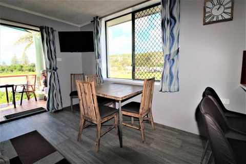 Beachfront 3, 25 Willow Street - QLD Tourism 3