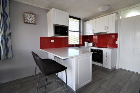 Beachfront 3, 25 Willow Street - QLD Tourism 5