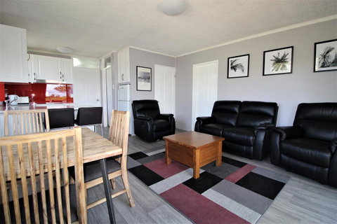 Beachfront 3, 25 Willow Street - QLD Tourism 0