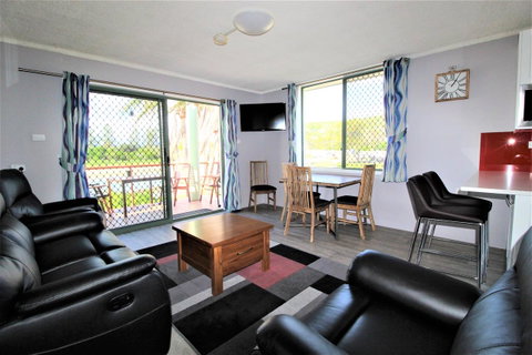 Beachfront 3, 25 Willow Street - QLD Tourism 2