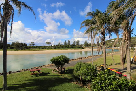 Beachfront 3, 25 Willow Street - QLD Tourism 8