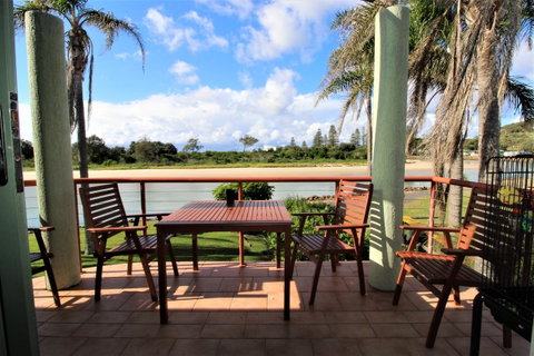 Beachfront 3, 25 Willow Street - QLD Tourism 4