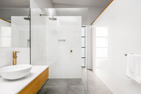 Sundays At Byron - Queensland Tourism 13